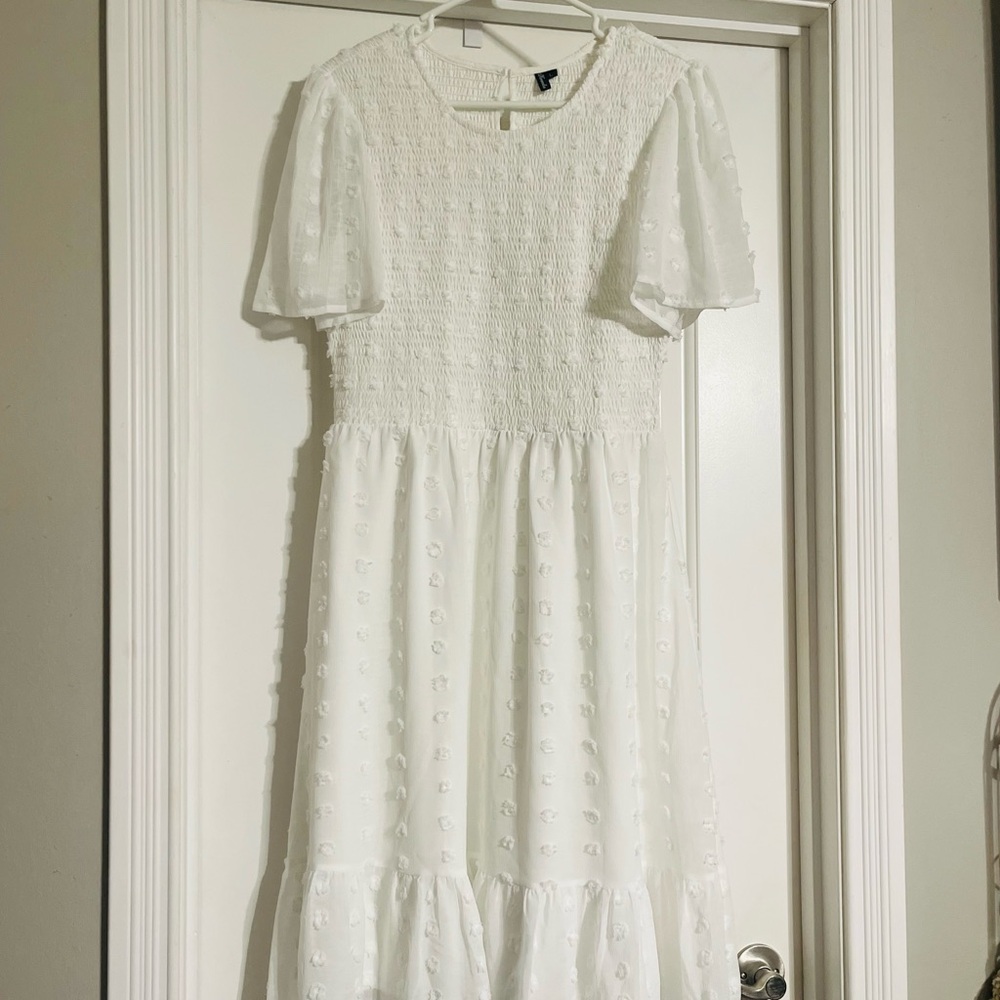 Beautiful White Swiss Dot Midi Dress 👗 🤩